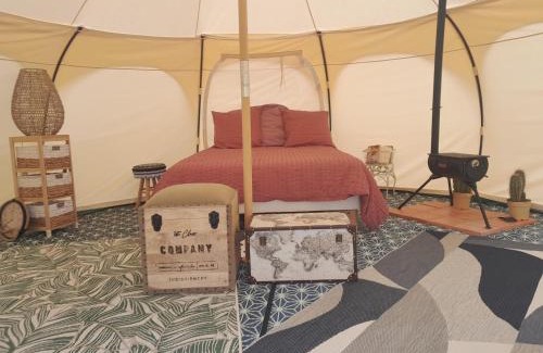 Montrollet Bed & Breakfast | Pet-Friendly Auberge la marchadaine with Breakfast & Hot Tub