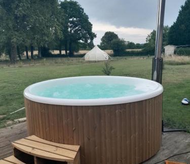 Montrollet Bed & Breakfast | Pet-Friendly Auberge la marchadaine with Breakfast & Hot Tub