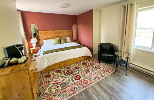 Grandes-Bergeronnes Hotel | Eco-Friendly Auberge la Rosepierre with Family Amenities
