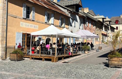 Mont-Dauphin Bed & Breakfast | Family-Friendly Auberge Le Glacier Bleu – Rated 8.8/10