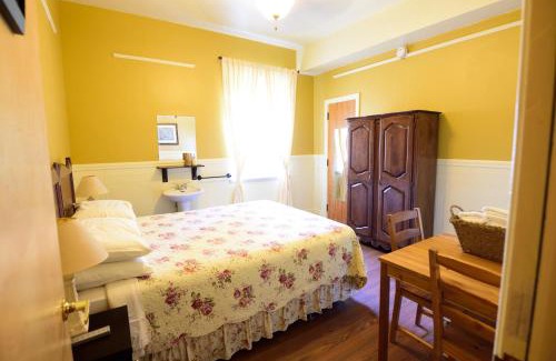 Jonquiere Bed & Breakfast | Inviting Auberge le St-Georges: 4-Star Stay with Breakfast