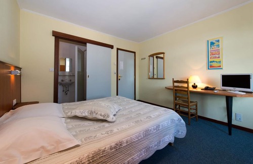 Thulin Hotel | Experience Comfort at Auberge le XIXème - Rated 9/10