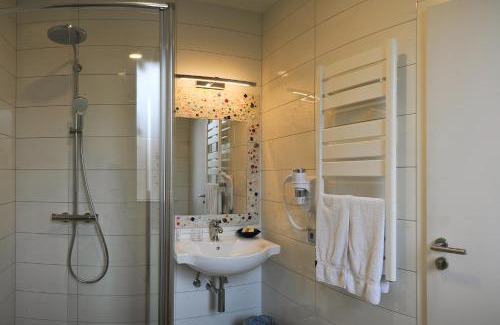 Scherwiller Hotel | Discover Auberge Ramstein: Oceanfront Retreat & Pet-Friendly