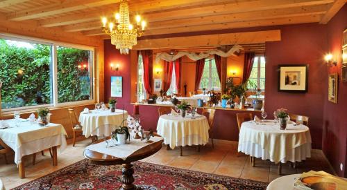 Scherwiller Hotel | Discover Auberge Ramstein: Oceanfront Retreat & Pet-Friendly