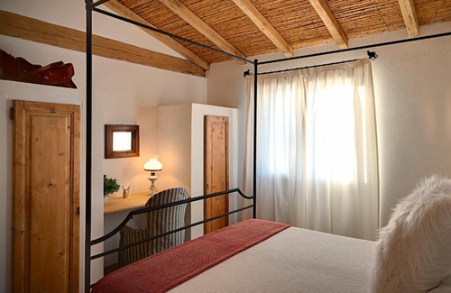 Galtelli House | Discover Auberge Santu Martine: Cottage with Pool & Ocean View