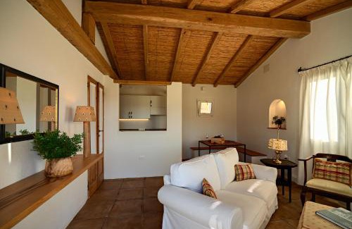 Galtelli House | Discover Auberge Santu Martine: Cottage with Pool & Ocean View