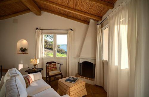 Galtelli House | Discover Auberge Santu Martine: Cottage with Pool & Ocean View