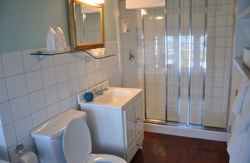 Pointe-au-Pic Bed & Breakfast | Eco-Friendly Stay at Auberge sur la Côte - Rated 9.4/10