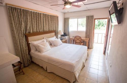 Vaudreuil Hotel | Relax at Auberge Villa Cana with Oceanfront Views & Pool