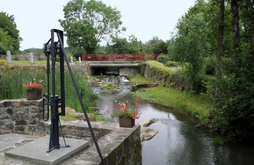 Saint-Aubin Bed & Breakfast | Highly Rated Aubin a Bulles with Relaxing Hot Tub Experience