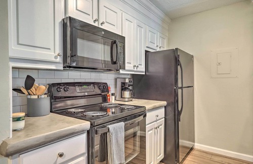 Auburn Condo | Pet-Friendly Auburn Condo with Pools, Near University