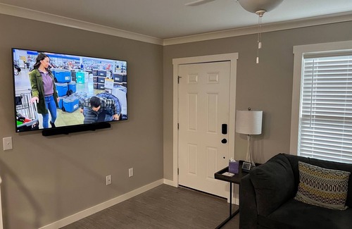 Auburn - Opelika Condo | Premier Auburn Game Day Condo Steps from Jordan Hare