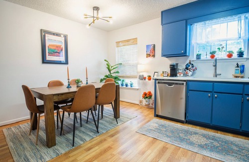 Auburn Condo | Auburn Game Day Condo with Pool and Ocean View