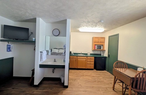 Auburn Hotel | Discover Auburn Inn Motel & Long Creek RV Park: Family-Friendly Stay