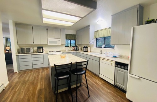 North Auburn House | Family-Friendly Auburn Hideaway with Hot Tub & BBQ