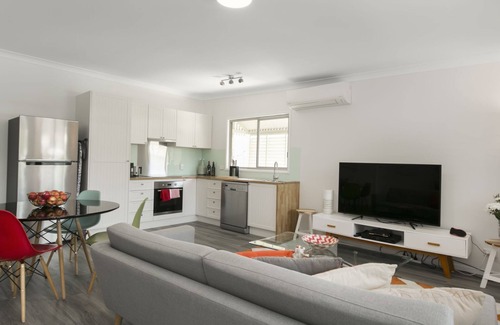 Auchenflower Apartment | Family-Friendly Tallywood Apt 2 in Auchenflower, Pet Welcome