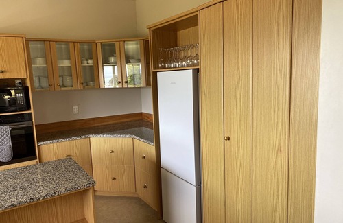 Grahams Beach House | Ocean View Auckland Beach Retreat - Guest Rated 9.8/10