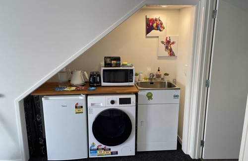 Parnell Apartment | Modern Auckland City Ensuite with Patio & Garage Access
