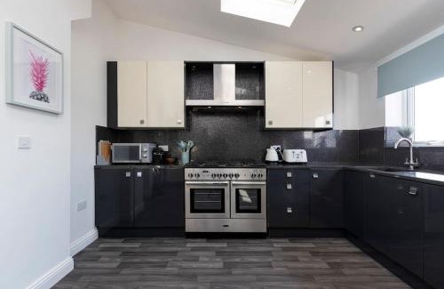 North Bitchburn House | Experience Auckland View - 4-Bedroom Retreat with Scenic Vistas