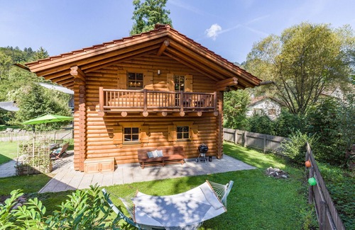 Oberaudorf House | Inviting Audorfer Log Cabin with Sauna and Scenic Terraces