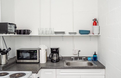 Black Pearl Apartment | Audubon House Apt. 3: Cozy Retreat with Essential Amenities