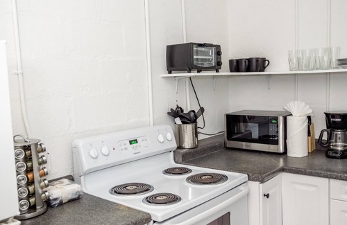 Black Pearl Apartment | Audubon House Apt. 3: Cozy Retreat with Essential Amenities