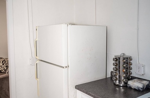 Black Pearl Apartment | Audubon House Apt. 3: Cozy Retreat with Essential Amenities