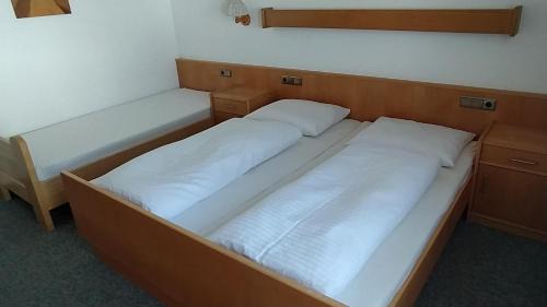 Tux Apartment | Pet-Friendly Aue Ferienwohnung with Top Guest Ratings