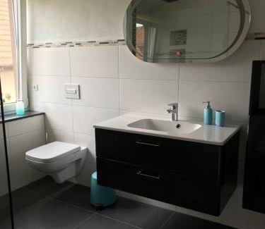 Herschdorf Apartment | Convenient Getaway: Auf Dem Land und doch ganz Nah