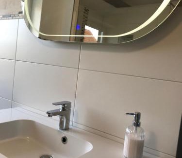Herschdorf Apartment | Convenient Getaway: Auf Dem Land und doch ganz Nah