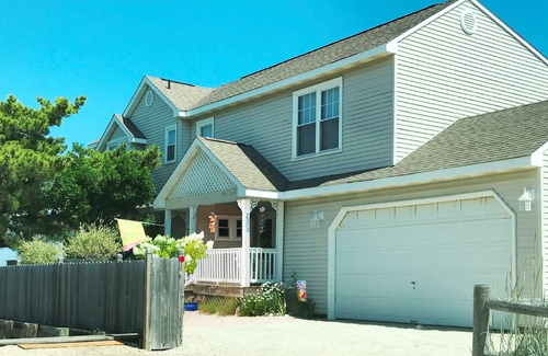 Surf City House | Experience Bayfront Bliss with Hot Tub & Amazing Views