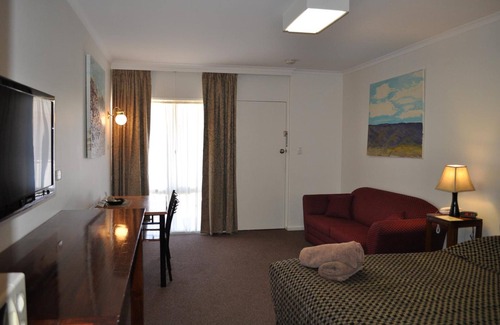 Port Augusta West Hotel | Top-Rated Augusta Courtyard Motel with Family-Friendly Perks