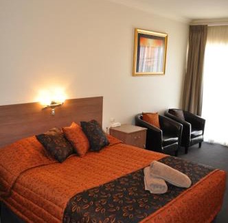 Port Augusta West Hotel | Welcoming Augusta Courtyard Motel: Guest Rated 8.7/10