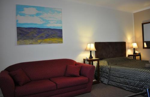 Port Augusta West Hotel | Welcoming Augusta Courtyard Motel: Guest Rated 8.7/10