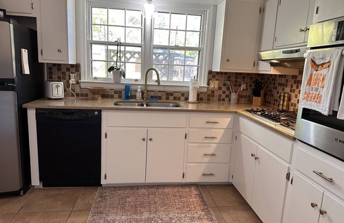 Montclair House | Exceptional Augusta Masters Cottage with Family-Friendly Amenities