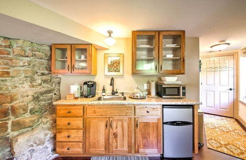 Augusta Apartment | Indulge at Augusta Studio with Spa & Breakfast Included