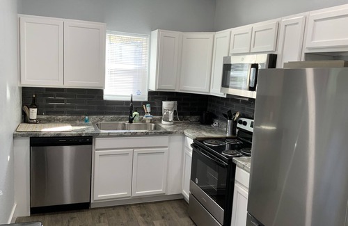 Bastrop Cottage | Cozy Aunt Elaine's Downtown Cottage with Spa & Hot Tub