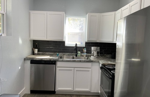 Bastrop Cottage | Cozy Aunt Elaine's Downtown Cottage with Spa & Hot Tub