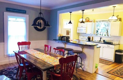 Llano House | Experience Aunt Hattie's Farmhouse with Ocean Views & Breakfast