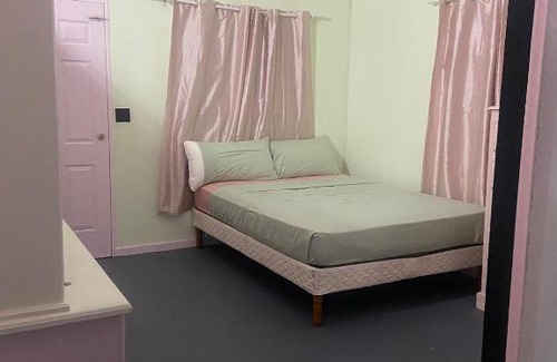 Saint Peter Parish Apartment | Comfortable Auntie Fiona's Cottage - Pet and Child Friendly