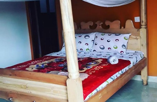 Western Region House | Pet-Friendly Comfort at Aunties Resort with Breakfast Included