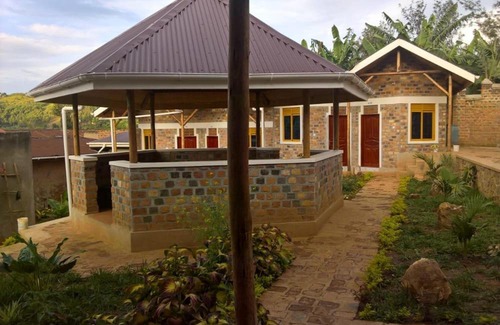 Western Region House | Pet-Friendly Comfort at Aunties Resort with Breakfast Included