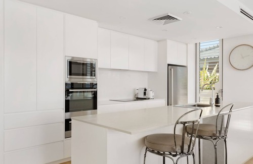 Shoal Bay Apartment | Unforgettable Aura 3 with Spectacular Beachside Views