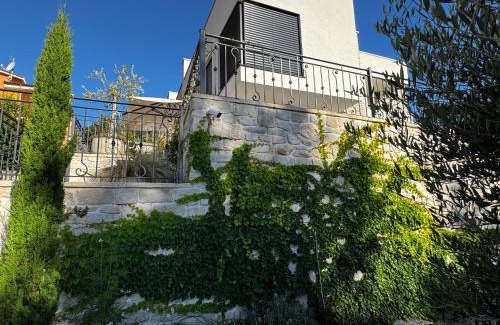 Lovran Apartment | Aura Adriatica Olive: Private Pool & Sea View Retreat