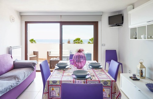 Pozzallo Apartment | Modern Sea View Apartment in City Center with Wi-Fi