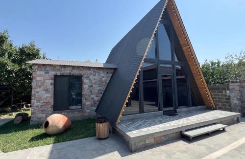 Oshakan House | Aura Guesthouse