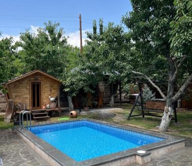 Oshakan House | Aura Guesthouse
