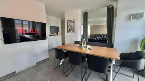Merseburg Apartment | Exclusive AuraLoft: 4-Star Stay with Family & Pet Perks