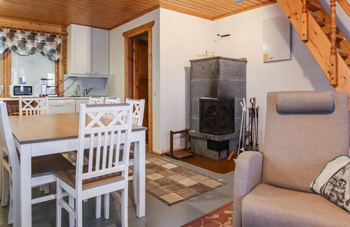 Kehys-Kainuu House | Relax at Aurinkoalppi 11a with Lake View and Spa Amenities