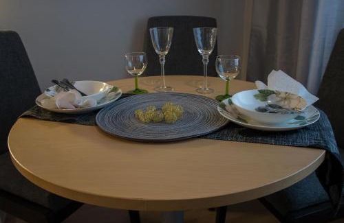 Itainen District Apartment | Comfortable Aurinkolahti Apartment with Hot Tub Access